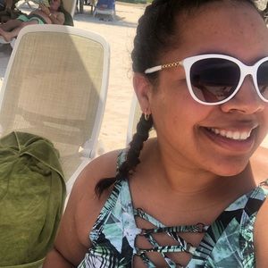 Meet your Posher, Ashley